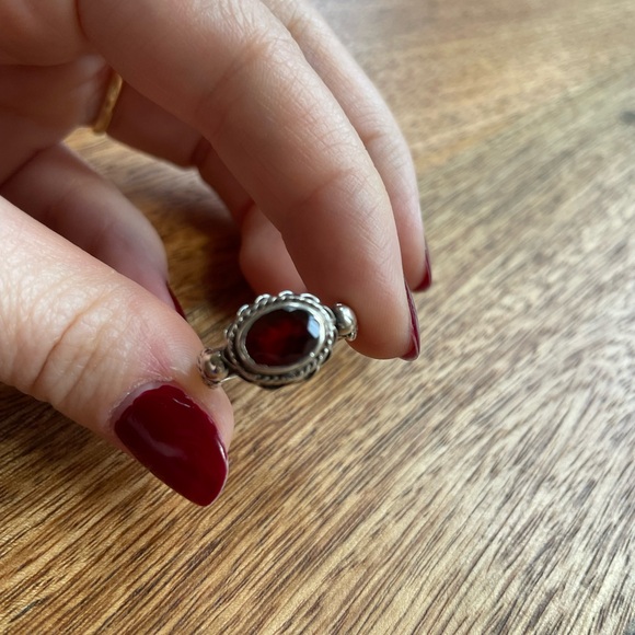 Vintage Sterling silver and garnet ring , size approx 4.5 - 5 - Picture 12 of 13